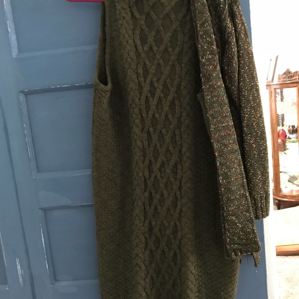 Sleeveless wool dress and sweater